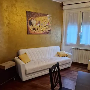 https://appartamento-con-terrazzo.italymilanhotels.net
